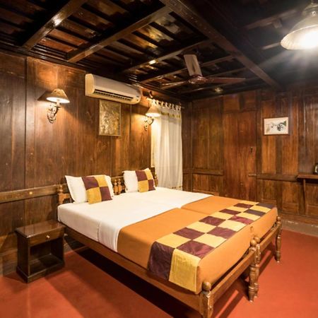 Emerald Isle Alappuzha Exterior photo