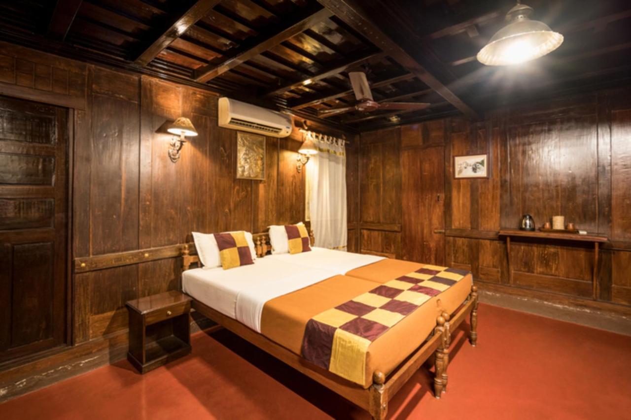 Emerald Isle Alappuzha Exterior photo