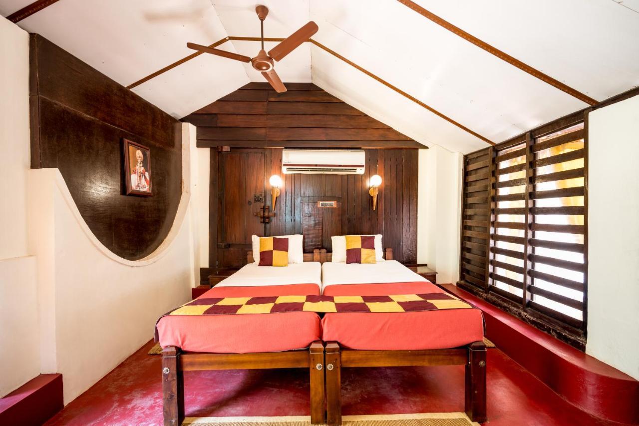 Emerald Isle Alappuzha Exterior photo
